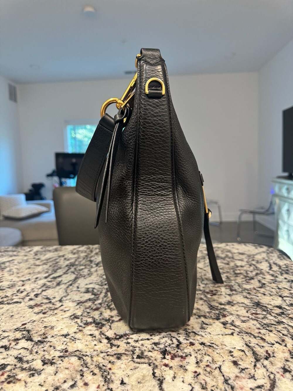 Marc Jacobs Black Pebbled Leather Hobo Shoulder Bag Gold Hardware - Picture 4 of 8